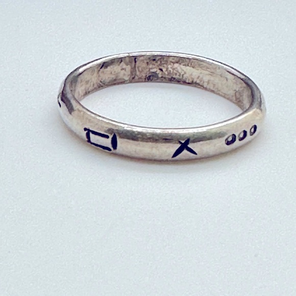 Vintage Silver Symbol Dainty Ring - Picture 6 of 8